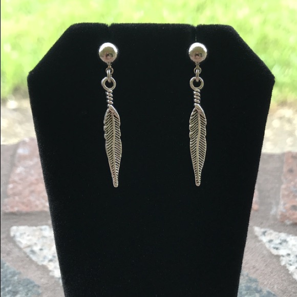 🔴Silver feather earrings . silver ball nickel free dangly boho earrings - Picture 9 of 9